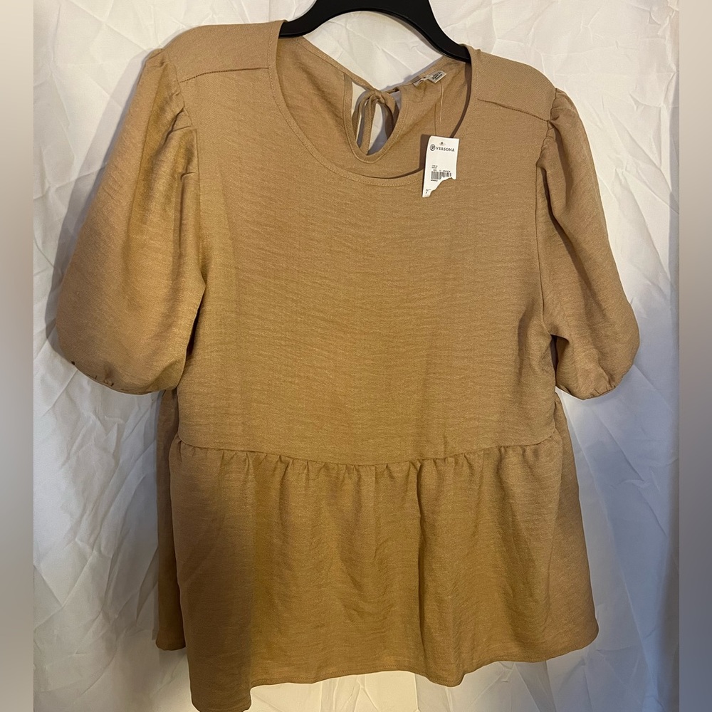 VERSONA Short Sleeve Tan Top! NWT Size Large